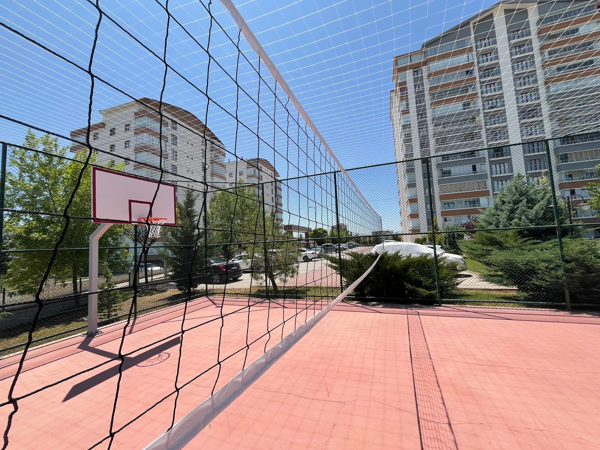 Voleybol sahasında kullanılan voleybol filesi